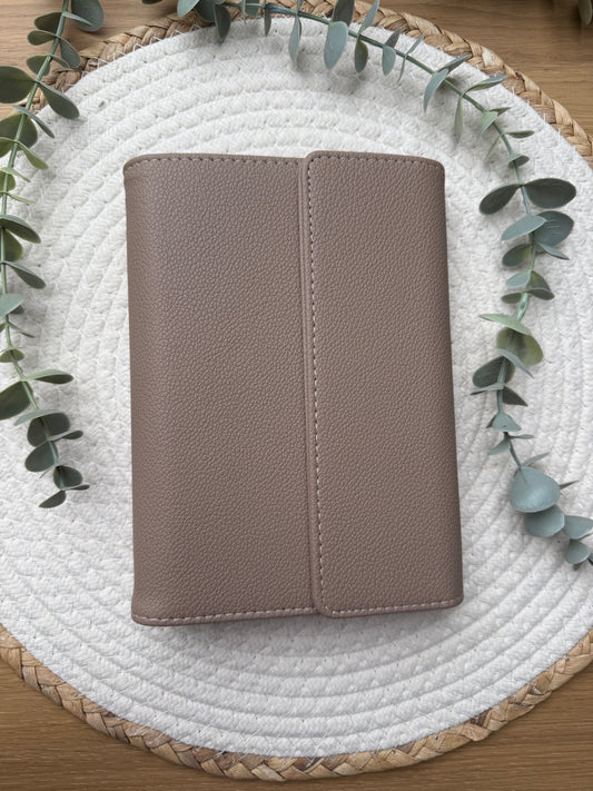 BBB Deluxe Nove map A6 hazelnoot bruin